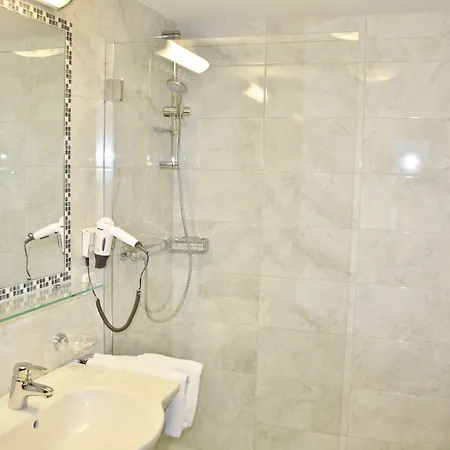 Otel Schoenegg