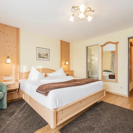 Hotel Schoenegg 3*