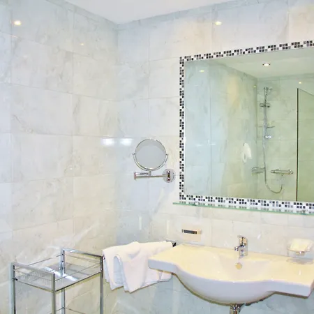 Otel Schoenegg Seefeld in Tirol