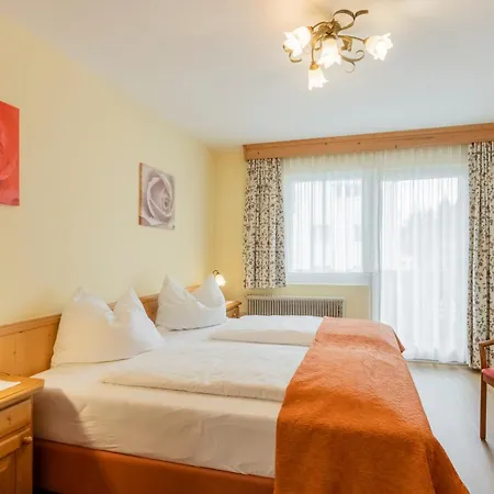 Отель Schoenegg 3*